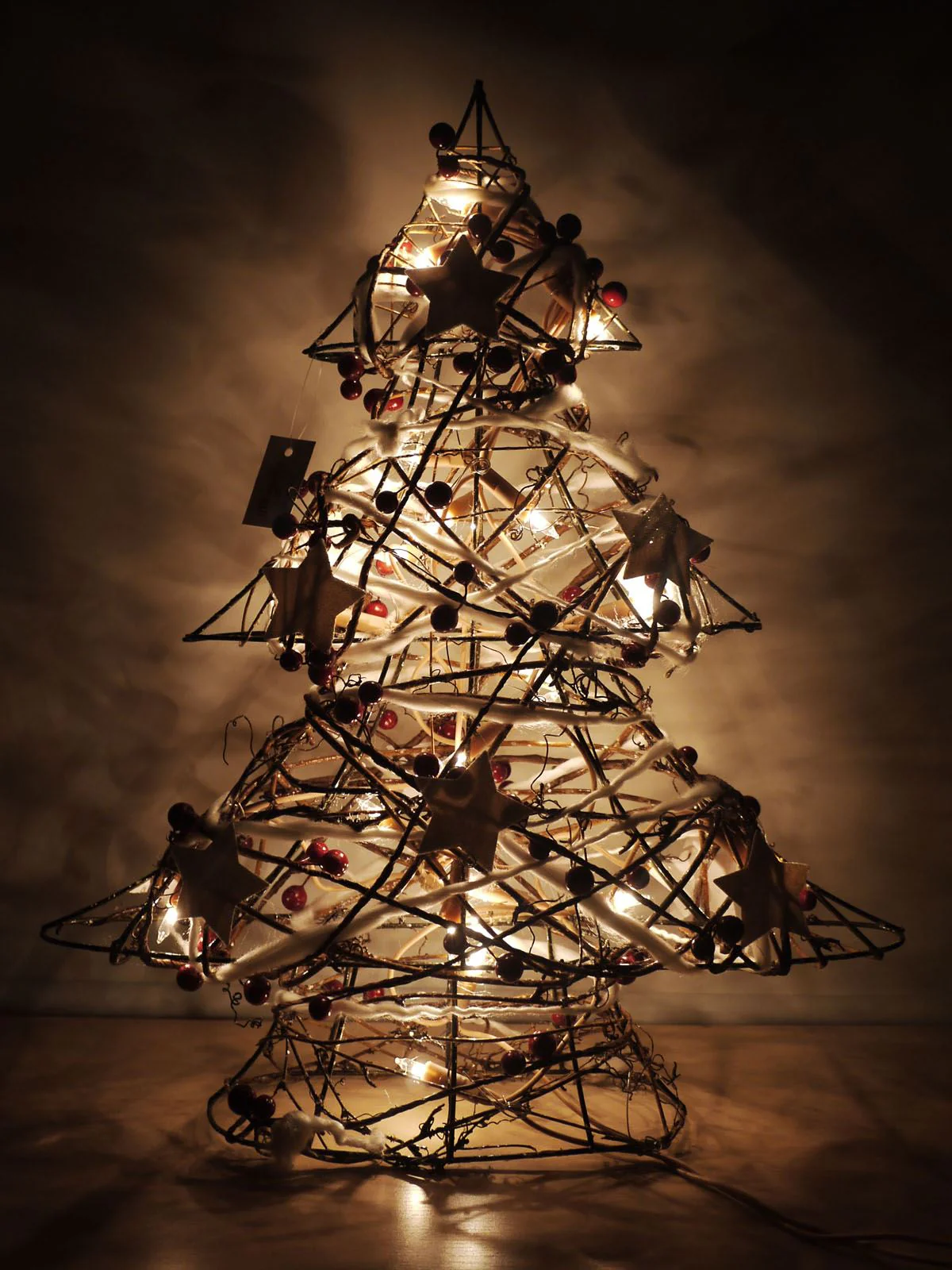 Rustic Rattan Light-Up Christmas Tree 48cm - Image 3