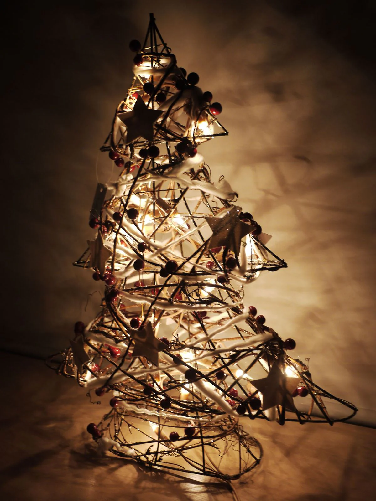 Rustic Rattan Light-Up Christmas Tree 48cm - Image 4